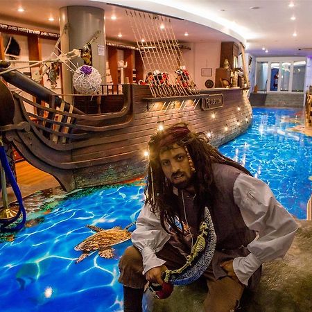 Pirates Resort Mamaia Eksteriør bilde