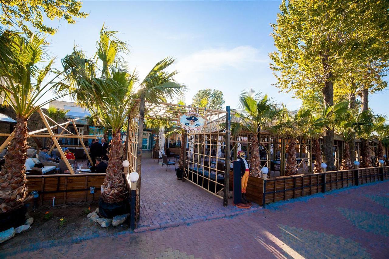 Pirates Resort Mamaia Eksteriør bilde