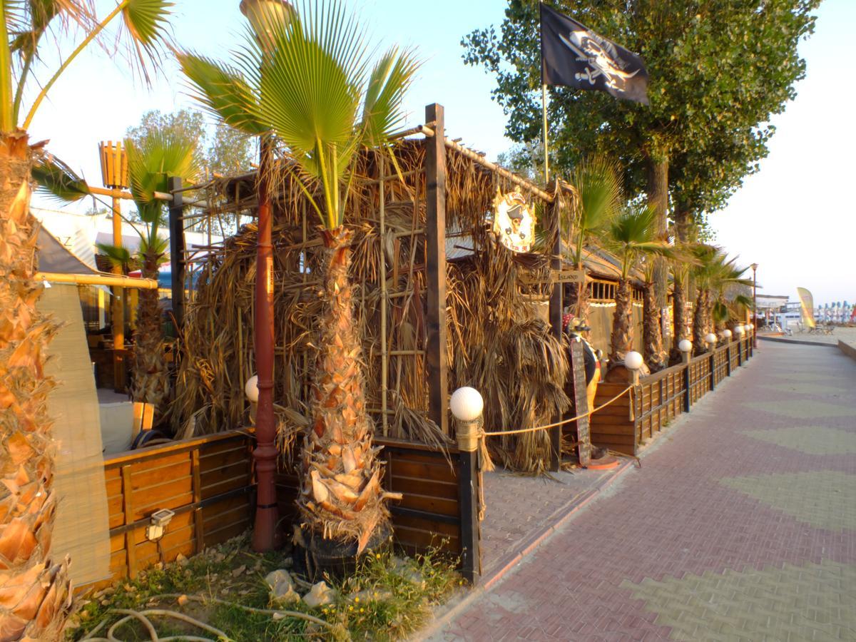 Pirates Resort Mamaia Eksteriør bilde